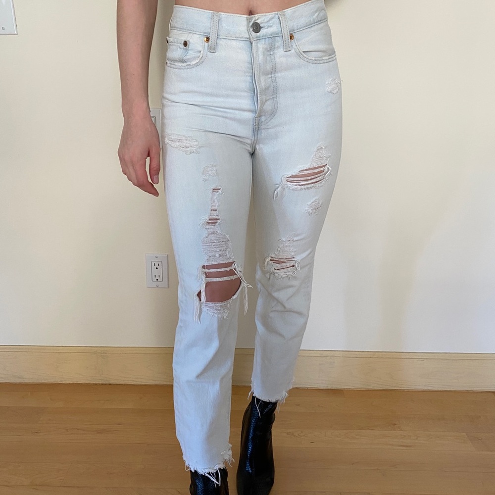 Light wash Levi jeans!